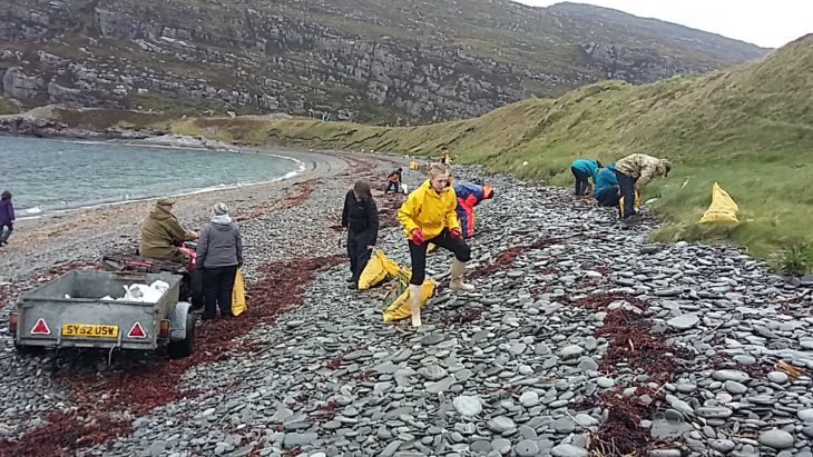 Some of the 50 volunteers who collected litter during a beach clean at Dun Canna © Noel Hawkins