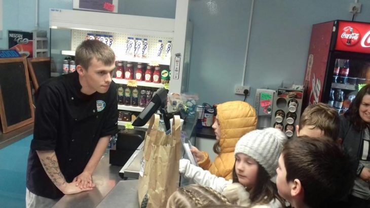 Pupils speak to staff about plastic straws at the Delicacy Chip Shop in Ullapool © Noel Hawkins