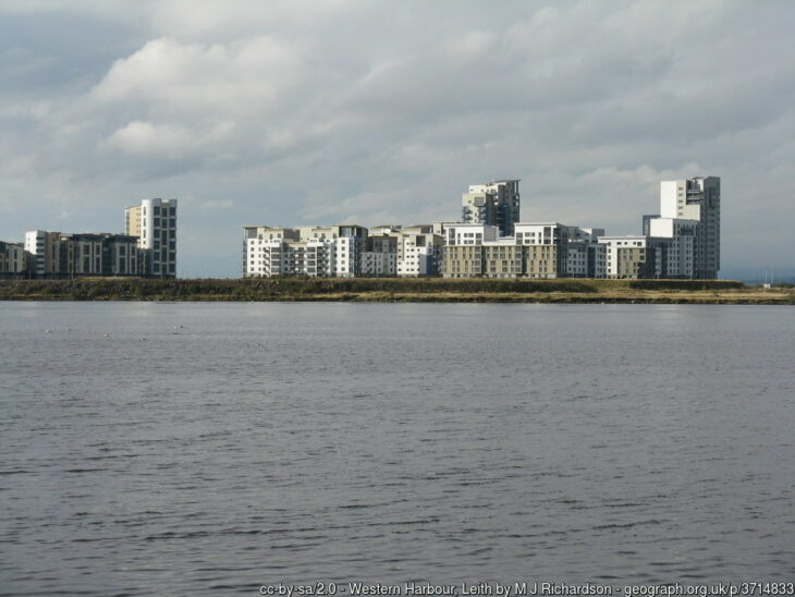 Block of flats at Western Harbour Leith © M J Richardson