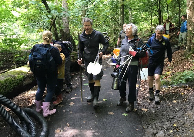 Volunteers in Linn Park © Catherine watt