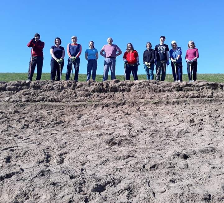 Wednesday Weekday Volunteer Group at Stevenston Beach Park © Scottish Wildlife Trust